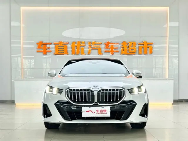 BMW 5 Series — Фото автомобиля 3