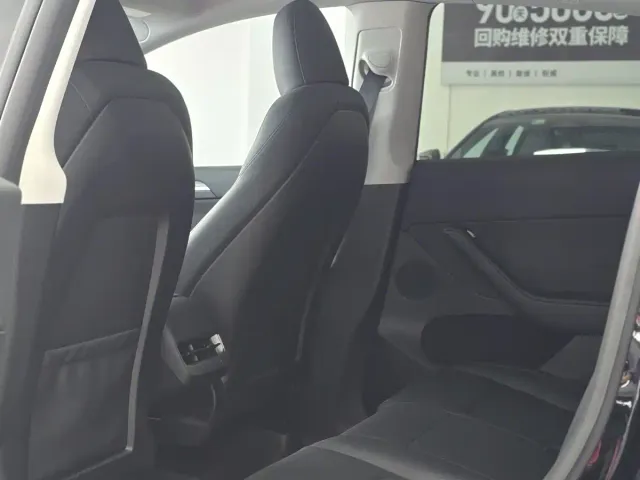 Tesla Model Y — Фото автомобиля 9