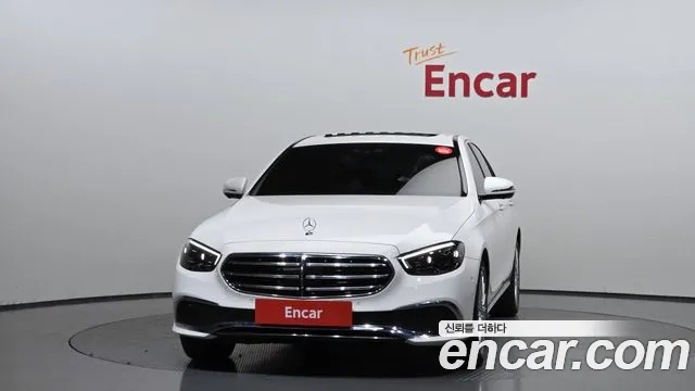 Mercedes-Benz E-Class — Фото автомобиля 3