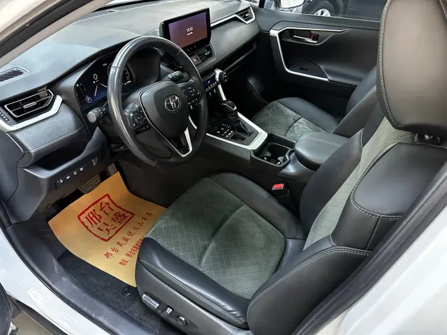 Toyota RAV4 — Фото автомобиля 10
