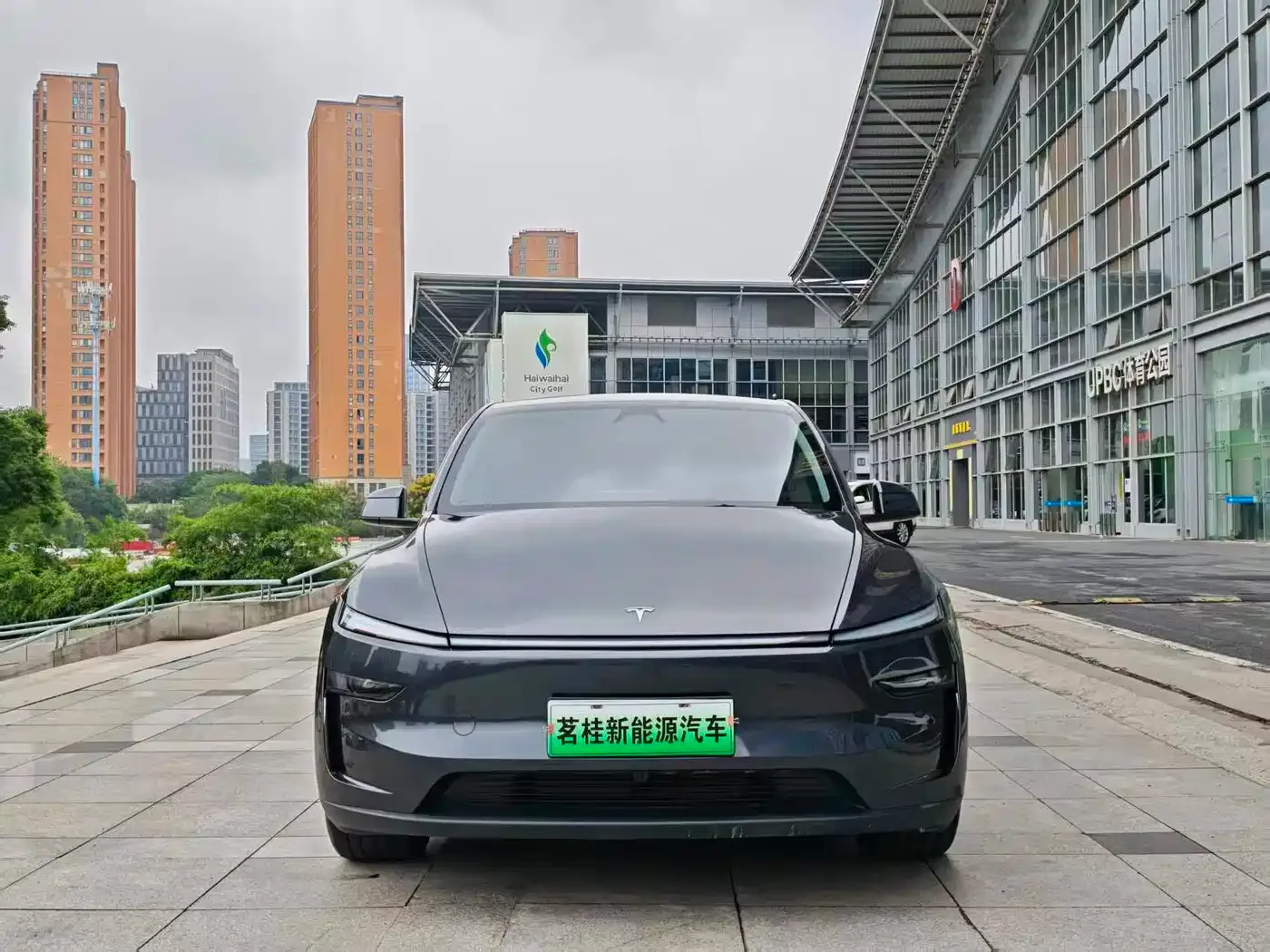 Tesla Model Y 2025 Rear-Wheel Drive — Фото автомобиля 2