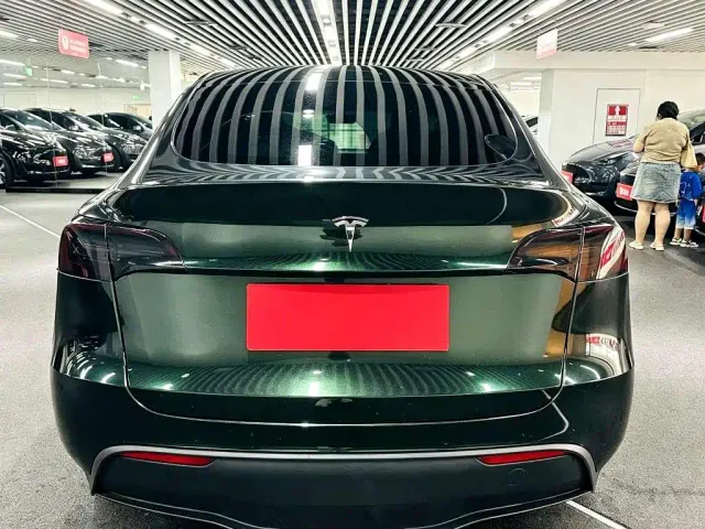 Tesla Model Y — Фото автомобиля 5