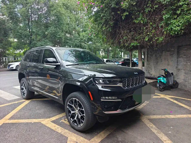 Jeep Grand Cherokee 4xe — Фото автомобиля 4