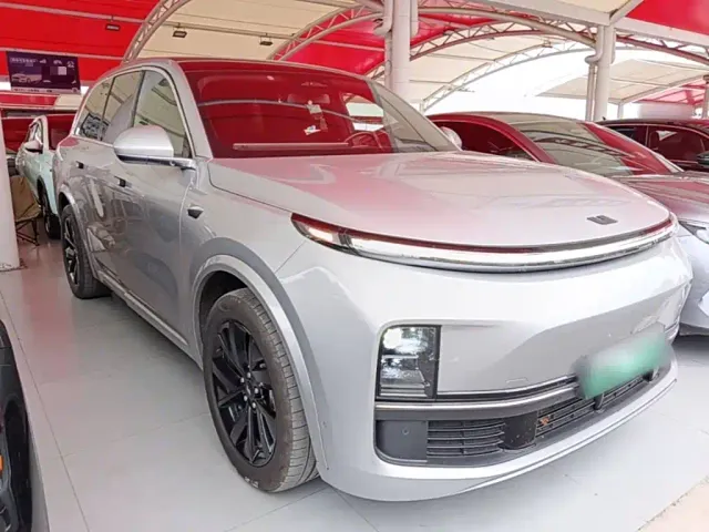Li Auto L8 — Фото автомобиля 3