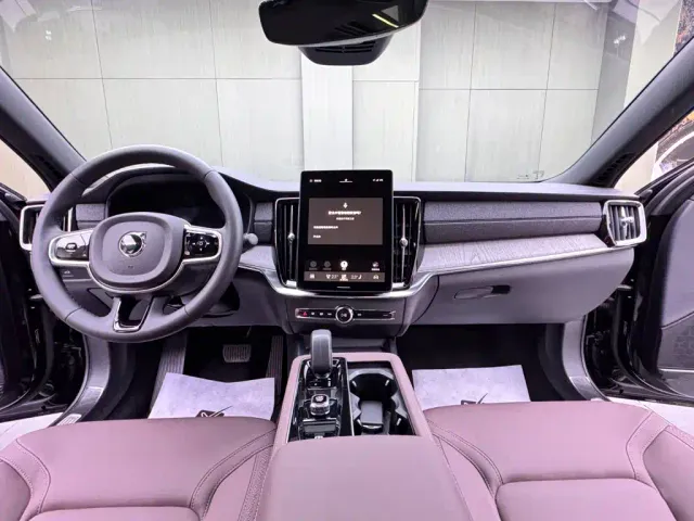 Volvo S90 — Фото автомобиля 10