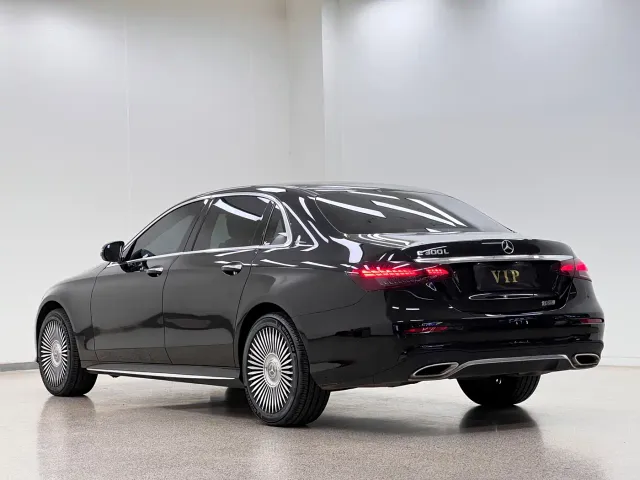 Mercedes-Benz E-Class — Фото автомобиля 28