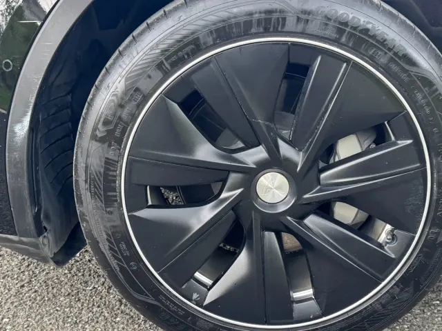 Tesla Model Y — Фото автомобиля 10