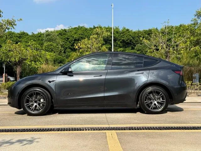 Tesla Model Y — Фото автомобиля 16