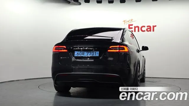Tesla Model X — Фото автомобиля 4