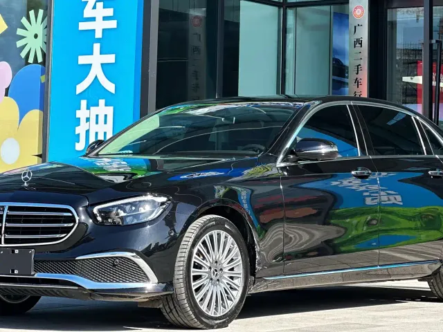 Mercedes-Benz E-Class — Фото автомобиля 3
