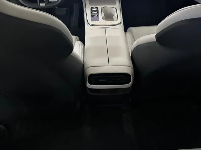 Xiaomi SU7 — Фото автомобиля 15