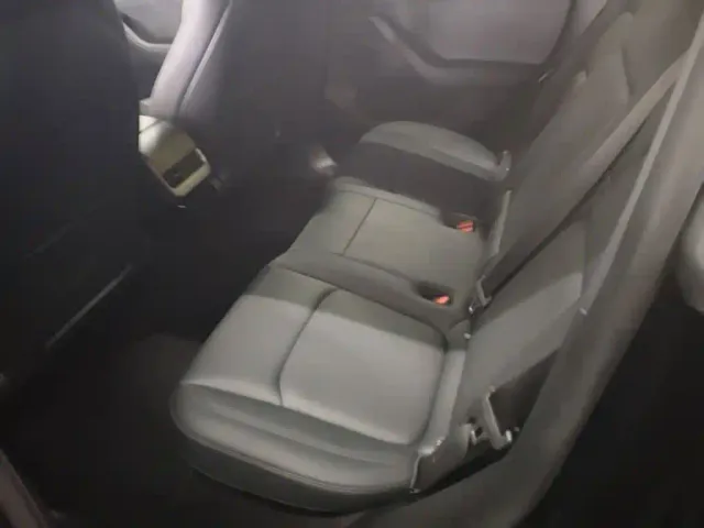 Tesla Model Y — Фото автомобиля 16