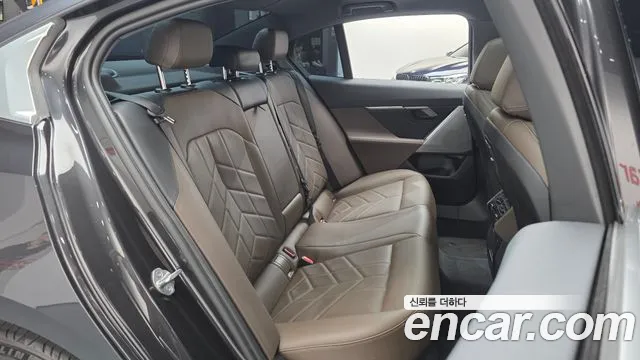 BMW 5-Series — Фото автомобиля 12