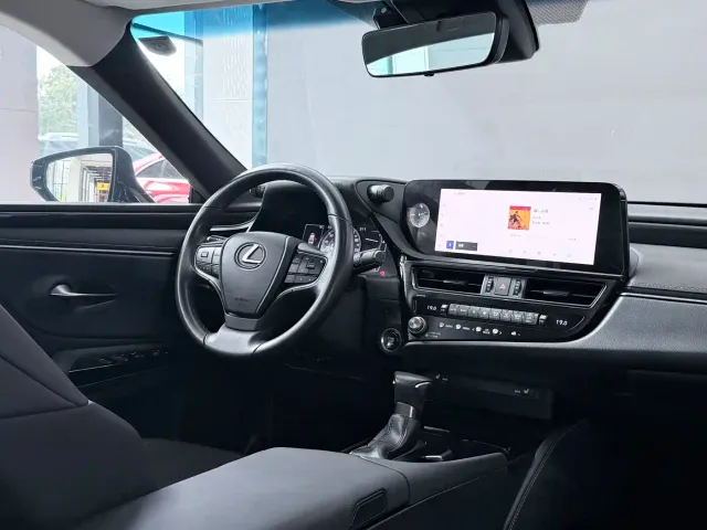 Lexus ES — Фото автомобиля 17