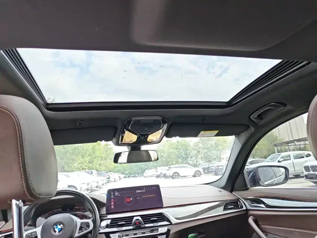BMW 5 Series — Фото автомобиля 17