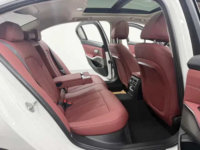 BMW 3 Series — Фото автомобиля 9