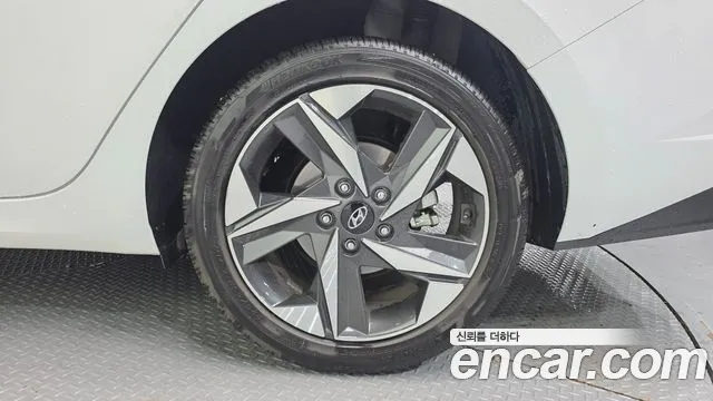 Hyundai AVANTE Avante (CN7) — Фото автомобиля 21