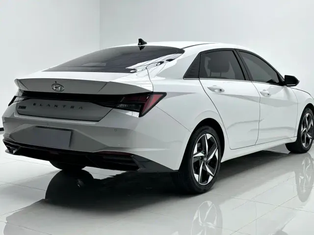 Hyundai Elantra — Фото автомобиля 6