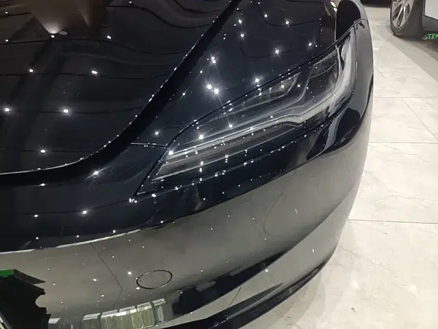 Tesla Model 3 — Фото автомобиля 23