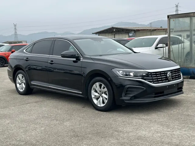 Volkswagen Passat — Фото автомобиля 3