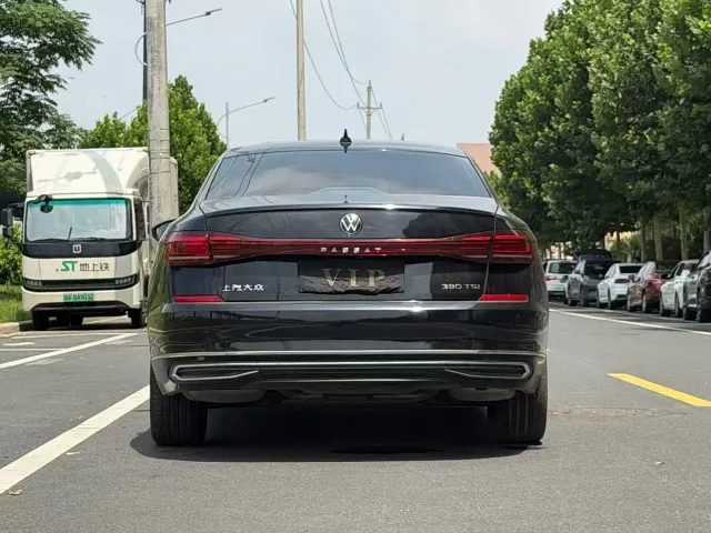 Volkswagen Passat — Фото автомобиля 8
