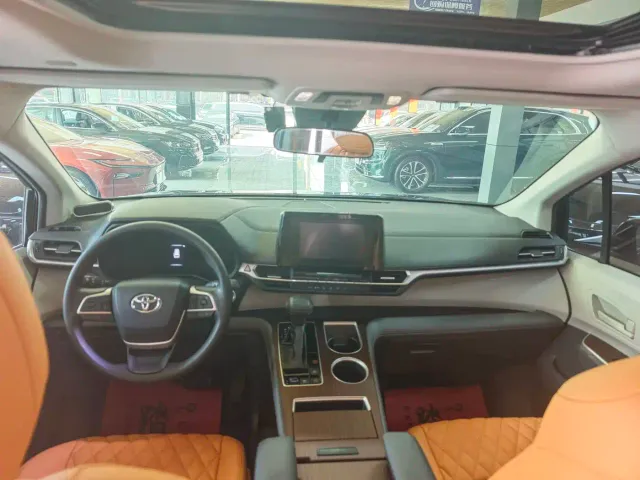 Toyota Sienna — Фото автомобиля 5