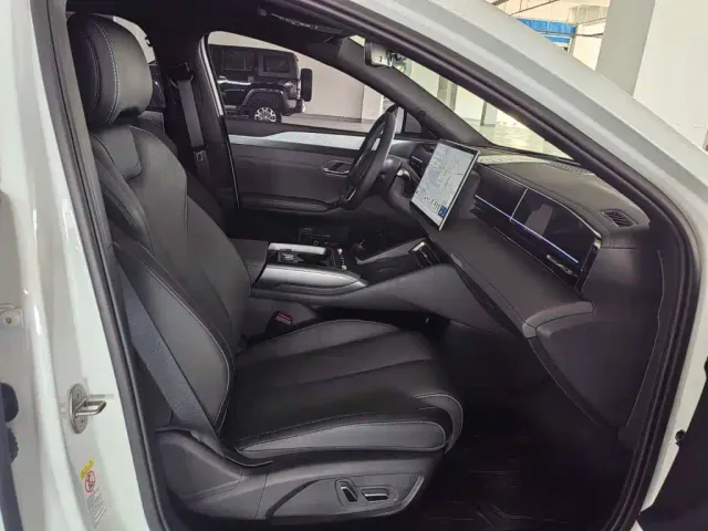 BYD Qin L — Фото автомобиля 11