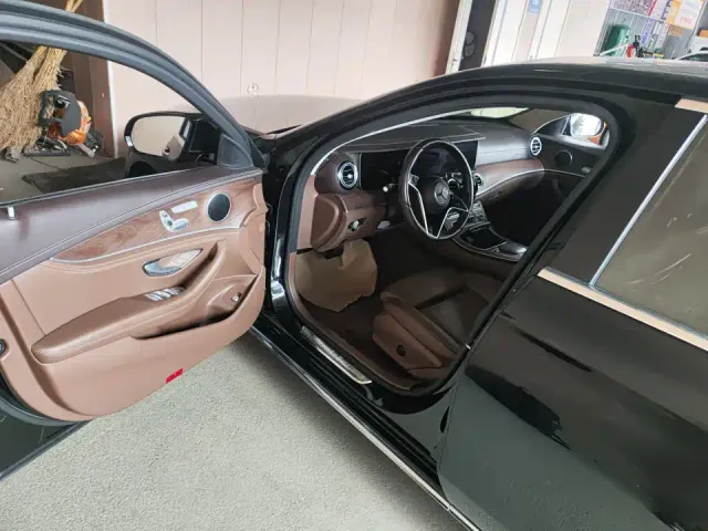 Mercedes-Benz E-Class — Фото автомобиля 5