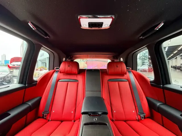 Rolls-Royce Cullinan 2024 4-Seater — Фото автомобиля 8