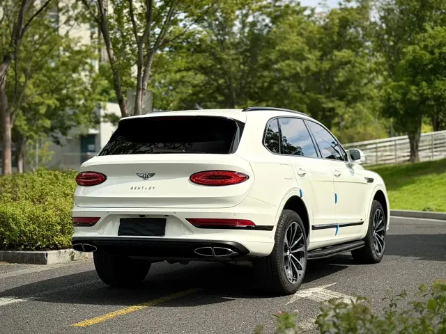 Bentley Bentayga — Фото автомобиля 5