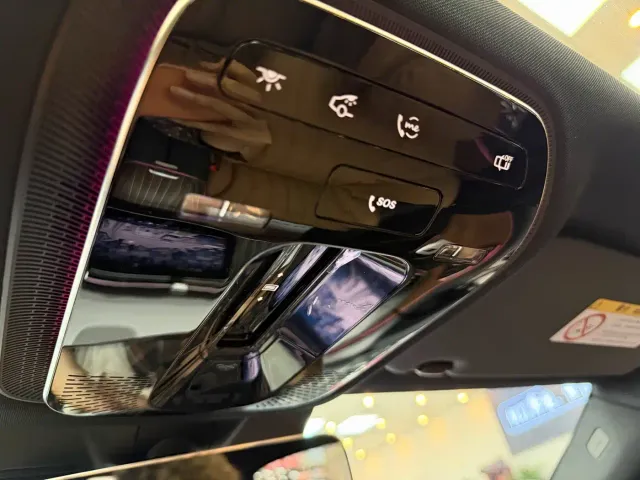 Mercedes-Benz E-Class — Фото автомобиля 12