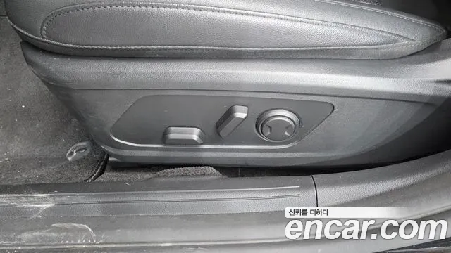 Hyundai Grandeur Grandeur (GN7) 2.5 Бензин 2WD — Фото автомобиля 27