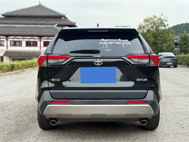 Toyota RAV4 — Фото автомобиля 4