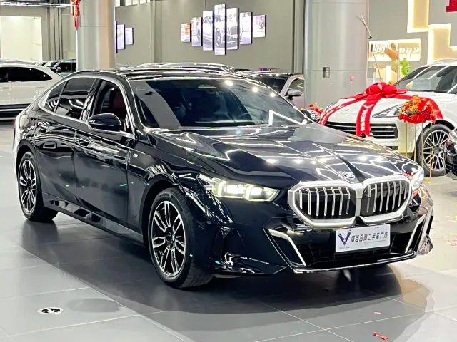 BMW 5 Series — Фото автомобиля 3