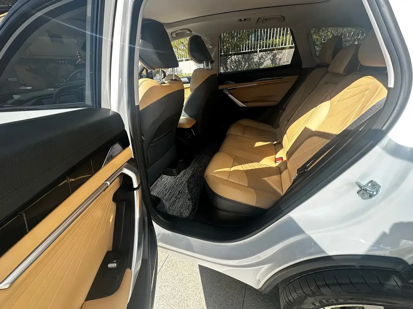 Geely Boyue L 2023 1.5TD DCT Premium — Фото автомобиля 8