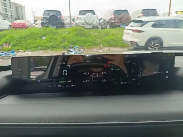 Changan Qiyuan A05 — Фото автомобиля 11