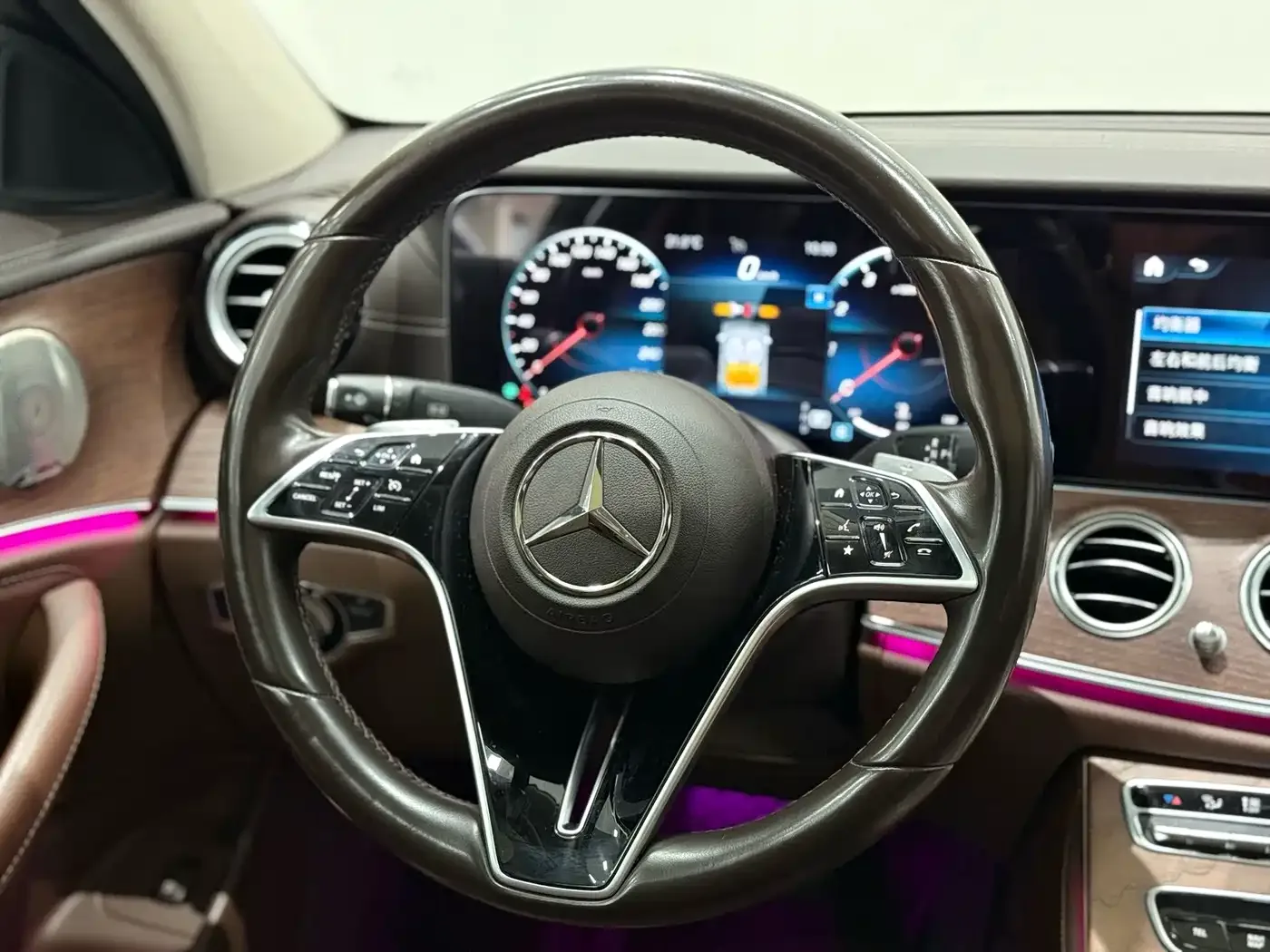 Mercedes-Benz Mercedes-Benz E-Class 2022 E 300 L Luxury — Фото автомобиля 10