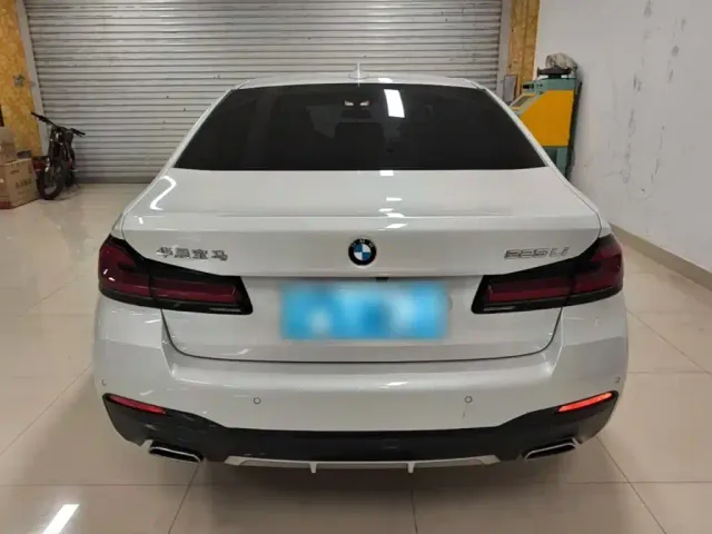 BMW 5 Series — Фото автомобиля 5