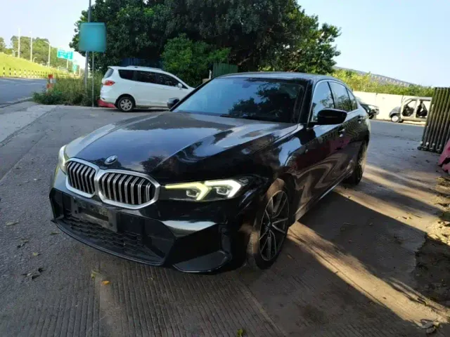 Фотография автомобиля — BMW 3 Series