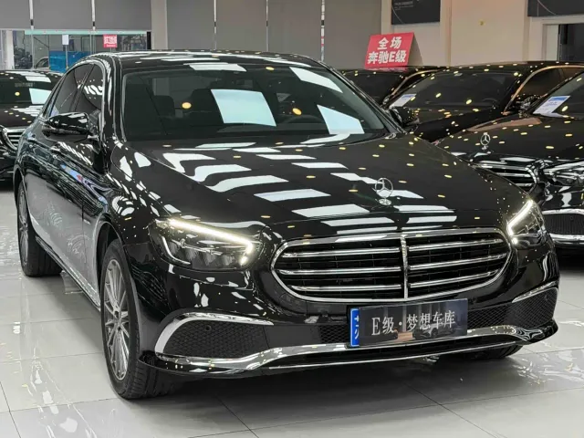 Mercedes-Benz E-Class — Фото автомобиля 2
