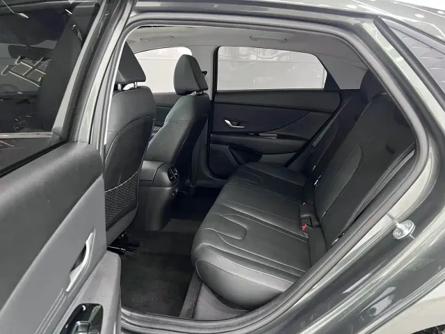 Hyundai Elantra — Фото автомобиля 12