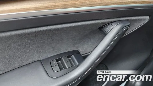 Tesla Model Y — Фото автомобиля 27