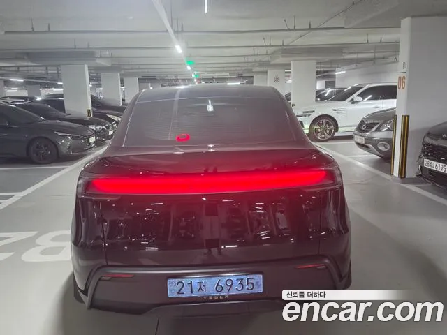 Tesla Model Y — Фото автомобиля 8
