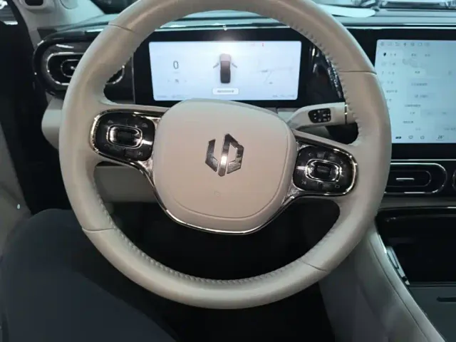 Leapmotor C11 — Фото автомобиля 10