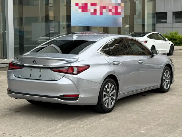 Lexus ES — Фото автомобиля 9