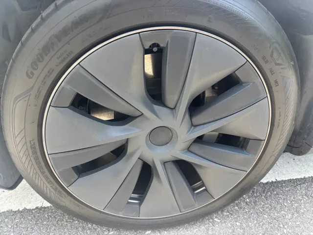 Tesla Model Y — Фото автомобиля 16