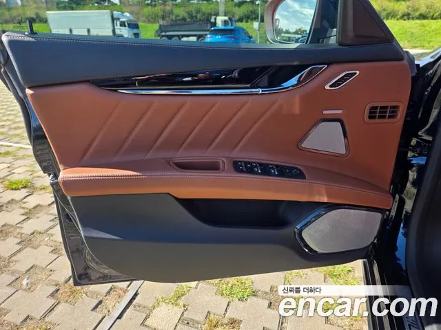 Maserati Quattroporte — Фото автомобиля 15
