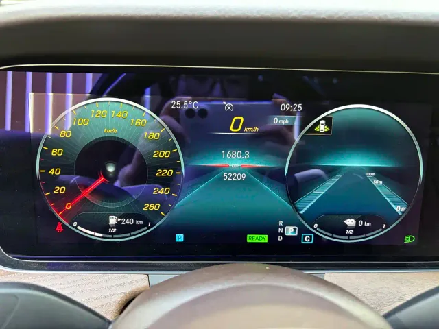 Mercedes-Benz E-Class — Фото автомобиля 11