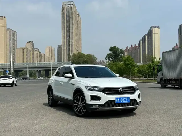 Volkswagen T-Roc — Фото автомобиля 3
