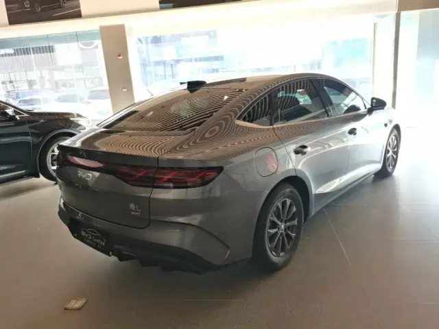 BYD Qin L — Фото автомобиля 6